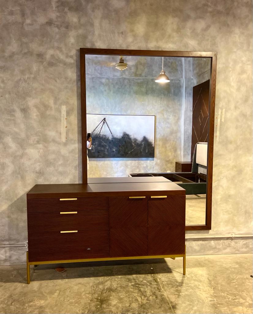 Lisbon Dressing Table with Overlapping Mirror Supplier  of Pakistan